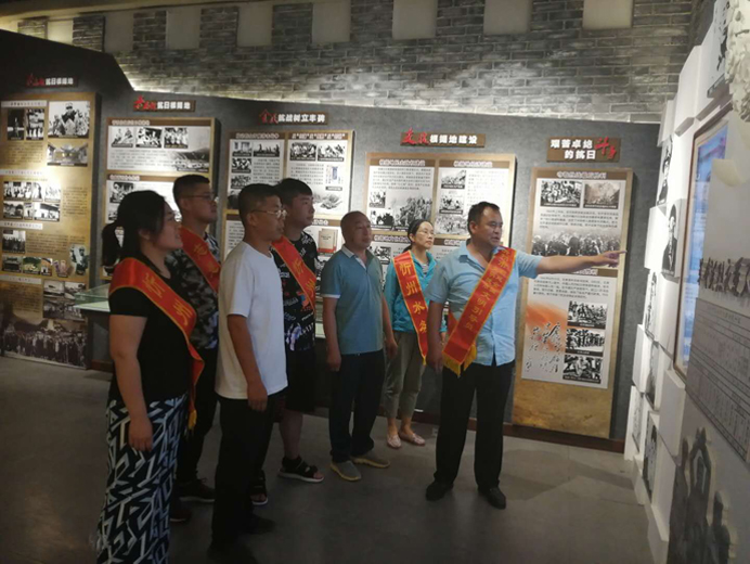 692烈士陵园活动1.jpg